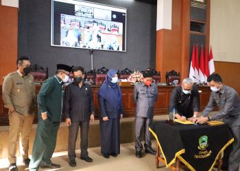 Rapat Paripurna Penandatanganan Nota Kesepakatan Perubahan Kebijakan Umum APBD (KUA) Dan Perubahan Prioritas Plafon Anggaran Sementara (PPAS) Tahun Anggaran 2021