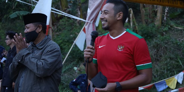Wabup Tutup Turnamen Sepak Bola U-18 Desa Nanggela