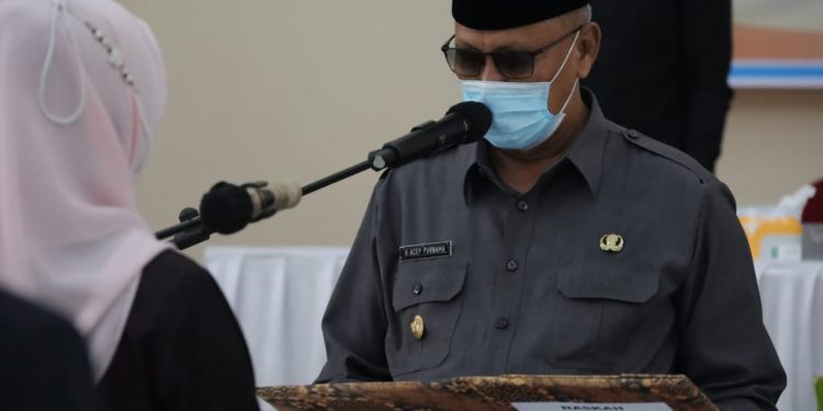 Bupati Lantik Dan Pengambilan Sumpah Jabatan Pimpinan Tinggi Pratama Di Lingkungan Pemerintah Kabupaten Kuningan