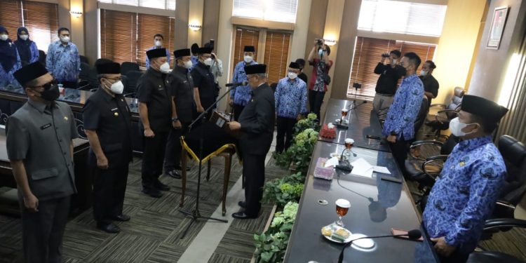 Bupati Lantik 6 Pejabat Pimpinan Tinggi Pratama Di Lingkungan Pemerintah Kabupaten Kuningan