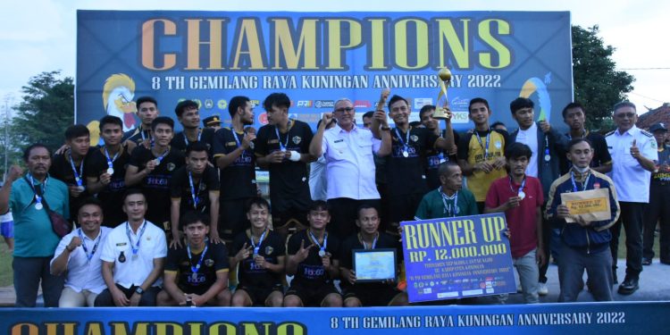 Bupati Acep Resmi Tutup Turnamen Sepak Bola 8Th Gemilang Raya Anniversary 2022