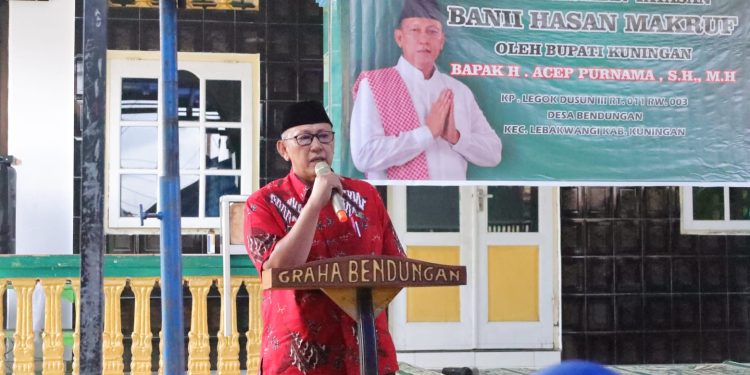 Pembangunan Aula MDTA Sya’airil Islam Ditandai Dengan Peletakan Batu Pertama Oleh Bupati