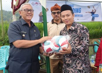 Buka Kejuaraan Voli Turnamen Bola Voli Putra Tingkat SMA, Bupati Acep Harapkan Jadi Ajang Pembinaan Prestasi