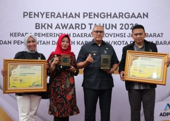 Pemkab Kuningan Raih BKN Award,  Bupati : Kado Terindah untuk Harjad Kuningan ke 524