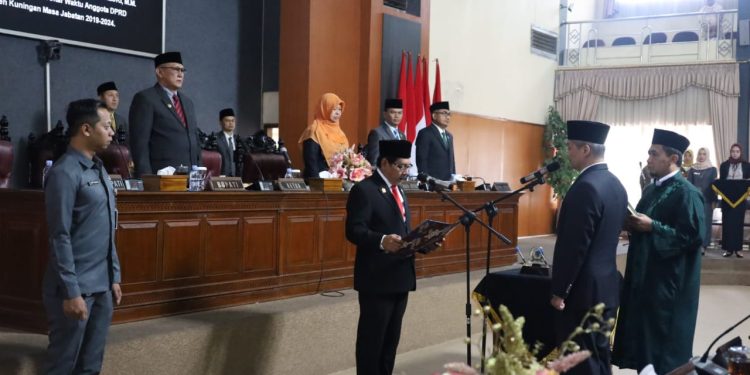 Bupati Kuningan Hadiri Pelantikan Anggota DPRD Pergantian Antar Waktu (PAW)