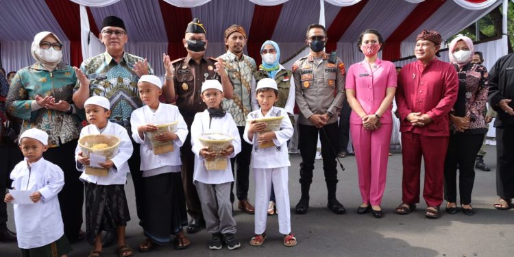 Sambut Hari Jadi Kuningan ke 524, Pemkab Kuningan Gelar Bakti Sosial Sunatan Massal dan Donor Darah.