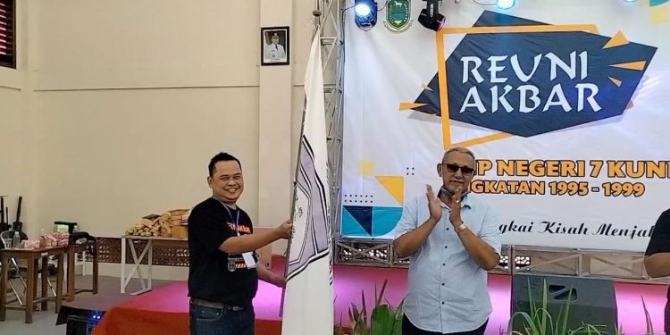 Reuni Akbar SMPN 7, Bupati : Hargailah Para Guru Karena Jasa Mereka Sangatlah Besar