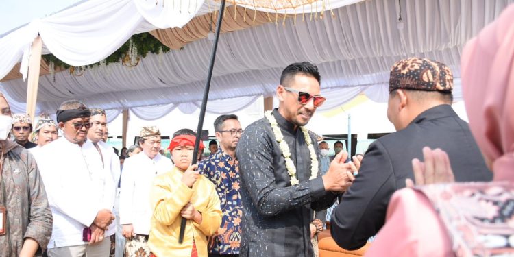 Wakil Bupati Kuningan Hadiri Milangkala Ke-42 Desa Cisantana