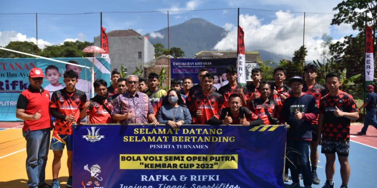 Bupati Buka Turnamen Bola Voli “Kembar Cup 2022”
