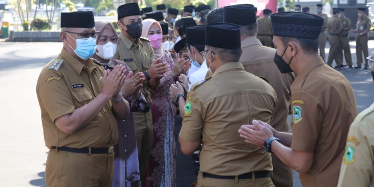Usai Pimpin Apel Pagi, Bupati Kuningan Bersama Jajaran Bermusafahah