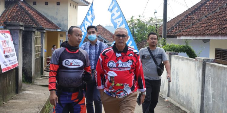 Tak Hanya Jago Dijalan, Trail Adventure Kuningan Juga Ikuti Kegiatan Bakti Sosial