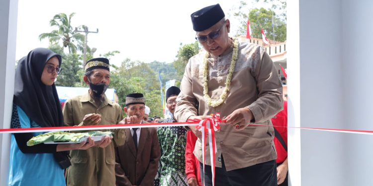 Hari Jadi Desa Gunung Manik Ke 40 Tahun, Bupati Kuningan Resmikan Masjid Baiturrahman.