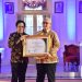 Bupati Kuningan Acep Purnama Raih Penghargaan Percepatan Pembangunan Desa 2022.