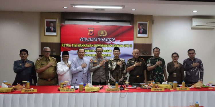 MKD Sosialisasikan TNKB Khusus Anggota DPR RI di Polres Kuningan.