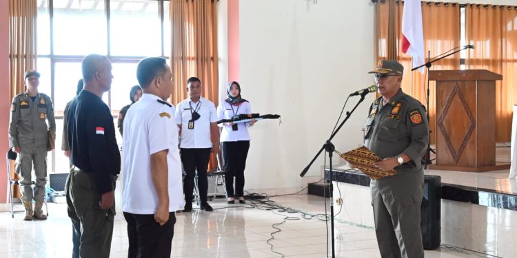 Pengukuhan Satgas Linmas, Bupati : Linmas Mempunyai Peran Penting Dalam Membantu Berbagai Permasalahan Di Masyarakat.