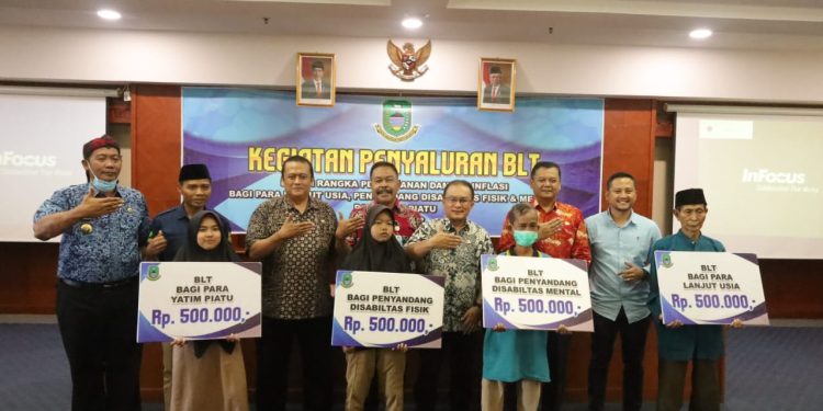 Tangani Dampak Inflasi, Dinsos Salurkan BLT Bagi 959 Penerima Manfaat