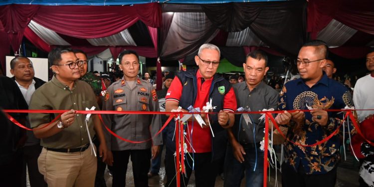 Bupati Kuningan Resmikan Pasar Rakyat Desa Ciniru