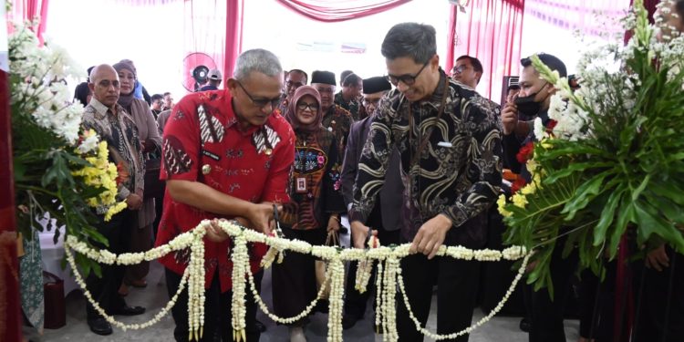 Bupati Acep Resmikan Relokasi Bank BJB Syariah KCP Kuningan