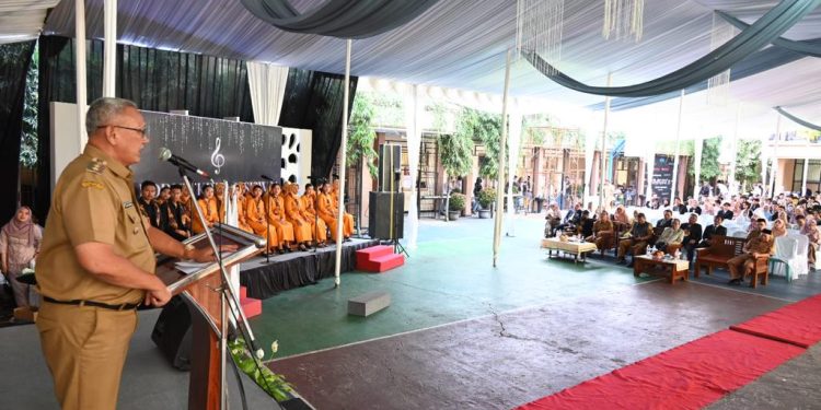 Hadiri Pelepasan Siswa Kelas XII SMA N 1 Kuningan, Acep : Lanjutkan Pendidikan!