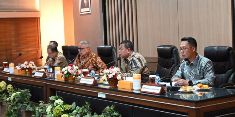 Bupati Kuningan Diusulkan Menjadi Penerima Satyalancana Pembangunan