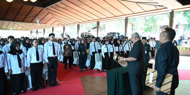 Bupati Acep “Lantik” 764 ASN PPPK Jabatan Fungsional Guru