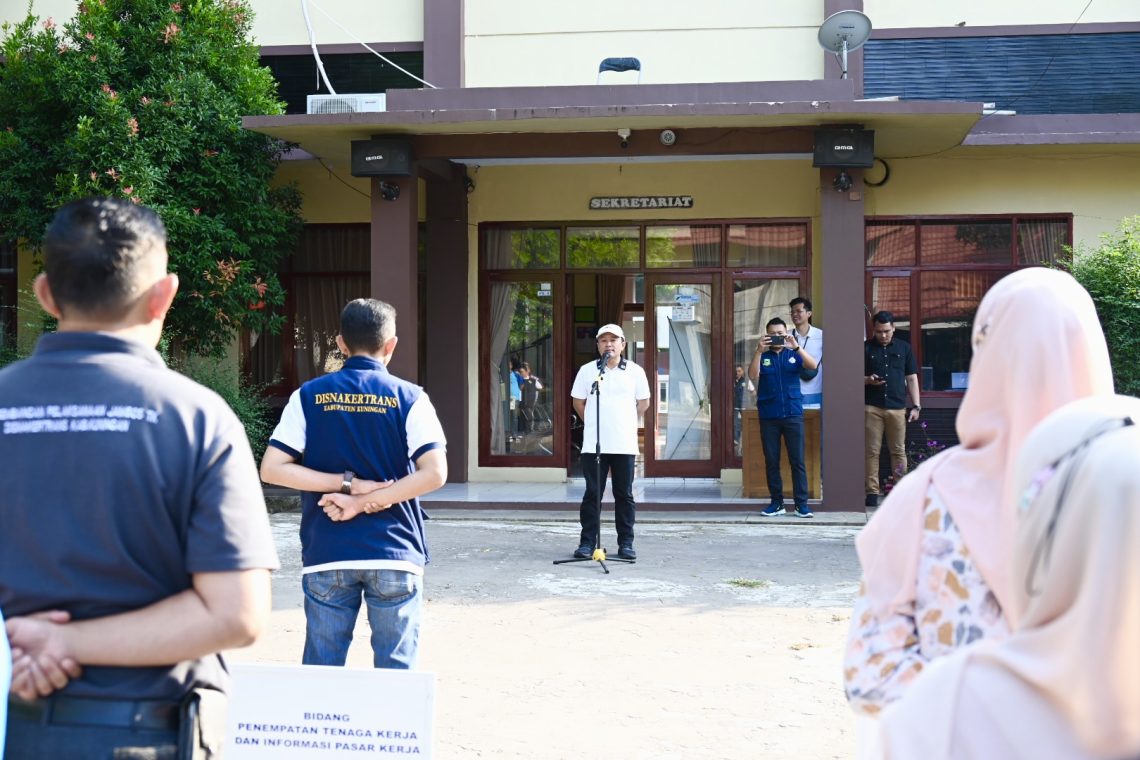 Pimpin Apel Pagi di Disnakertrans , Sekda Dian : ASN Harus Siap Hadapi Era Kecerdasan Buatan