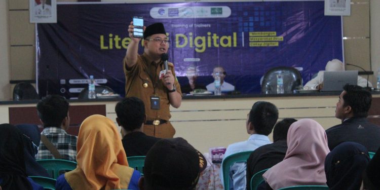 Seminar Literasi Digital, Kadiskominfo Kuningan : Pentingnya Regulasi Komunikasi di Ruang Digital