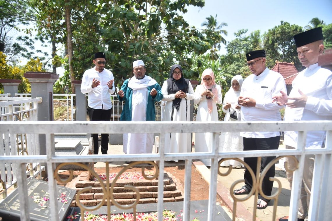 Ziarah Ke Makam Leluhur Dalam Rangkaian Hari Jadi Kuningan ke 525, Acep; Ruang Mengingat Jasa Pendahulu