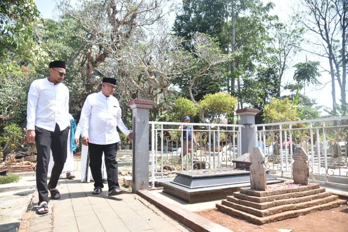 Ziarah Ke Makam Leluhur Dalam Rangkaian Hari Jadi Kuningan ke 525, Acep; Ruang Mengingat Jasa Pendahulu