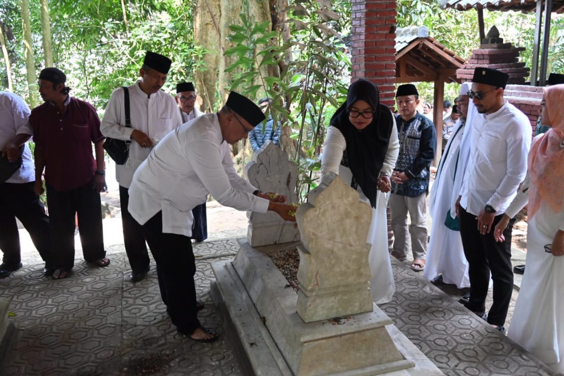 Ziarah Ke Makam Leluhur Dalam Rangkaian Hari Jadi Kuningan ke 525, Acep; Ruang Mengingat Jasa Pendahulu