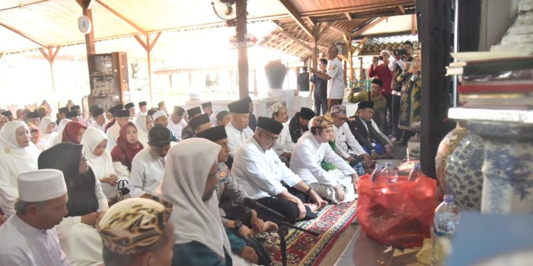 Ziarah Ke Makam Leluhur Dalam Rangkaian Hari Jadi Kuningan ke 525, Acep; Ruang Mengingat Jasa Pendahulu