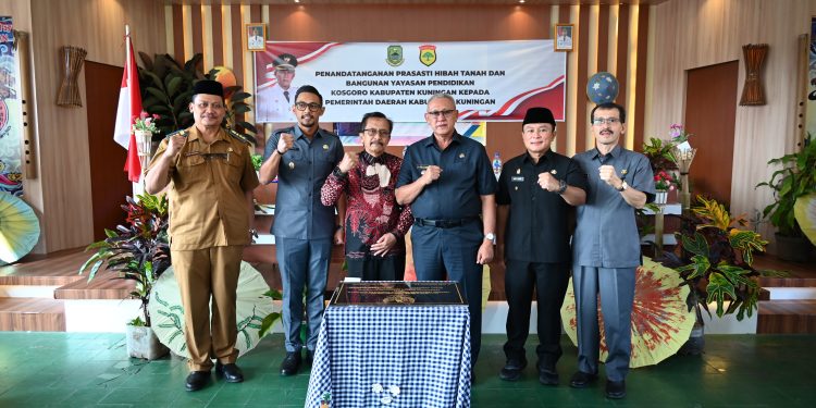 Sepakat, Pemda Kuningan dan Yayasan Kosgoro Tandatangani Prasasti Hibah Tanah dan Bangunan