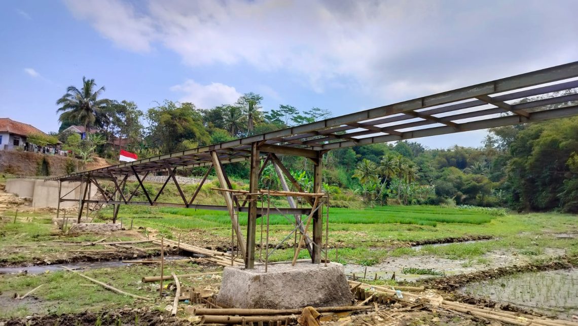 Pembangunan Jembatan Cipanca, Upaya Pemdes Darma Hubungkan Dusun Yang Terisolir