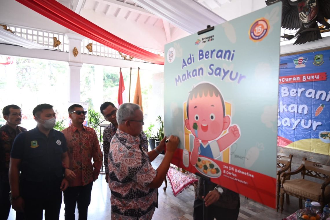 Bunda Paud Kuningan Luncurkan Buku “Adi Berani Makan Sayur”