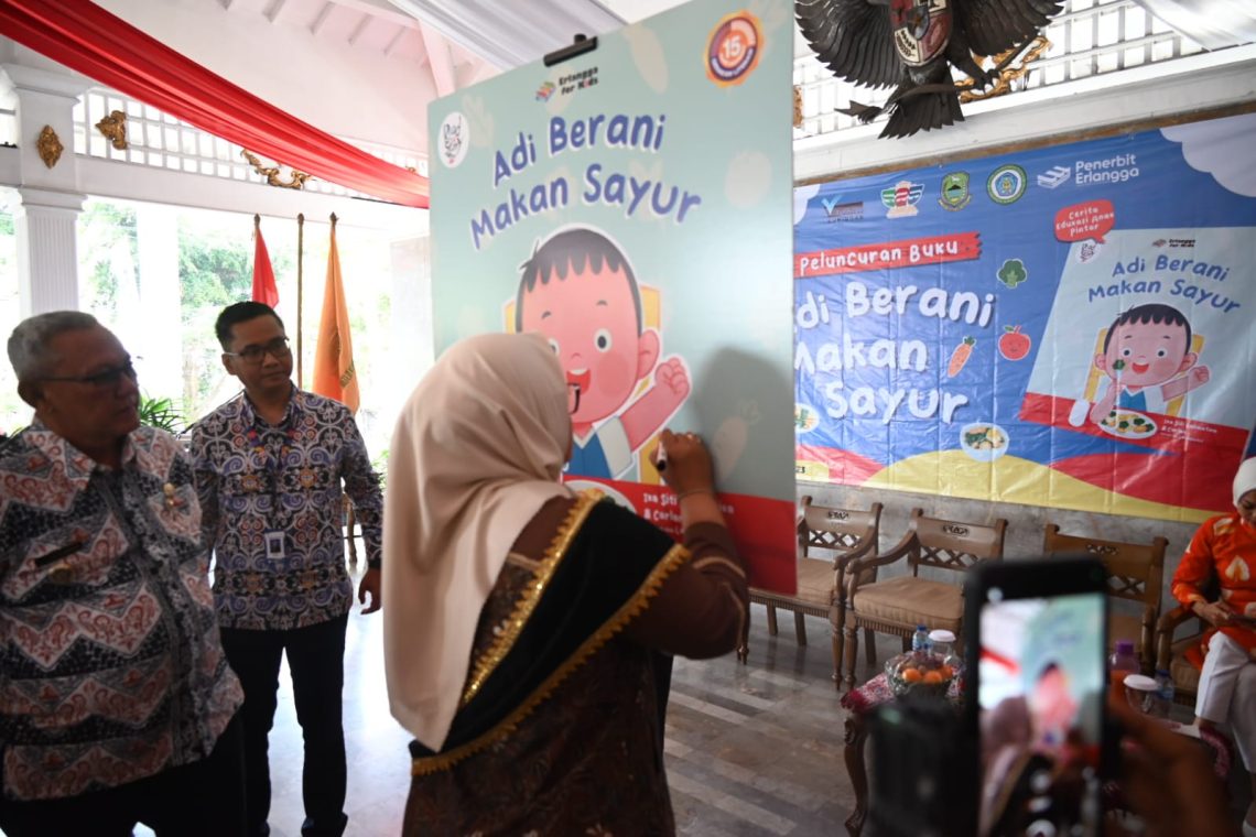 Bunda Paud Kuningan Luncurkan Buku “Adi Berani Makan Sayur”