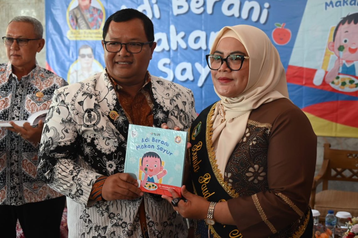 Bunda Paud Kuningan Luncurkan Buku “Adi Berani Makan Sayur”
