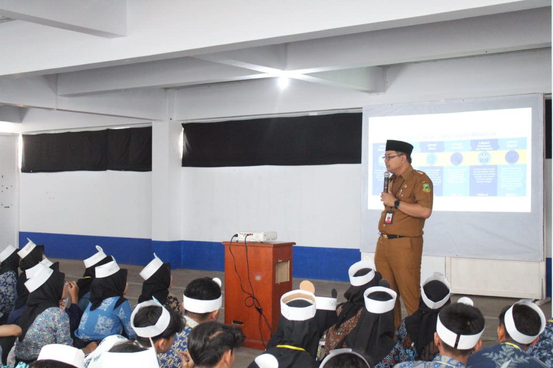 Beri Kuliah Umum di FKOM Uniku, Kadiskominfo Kuningan: Mari Bangun Talenta Digital