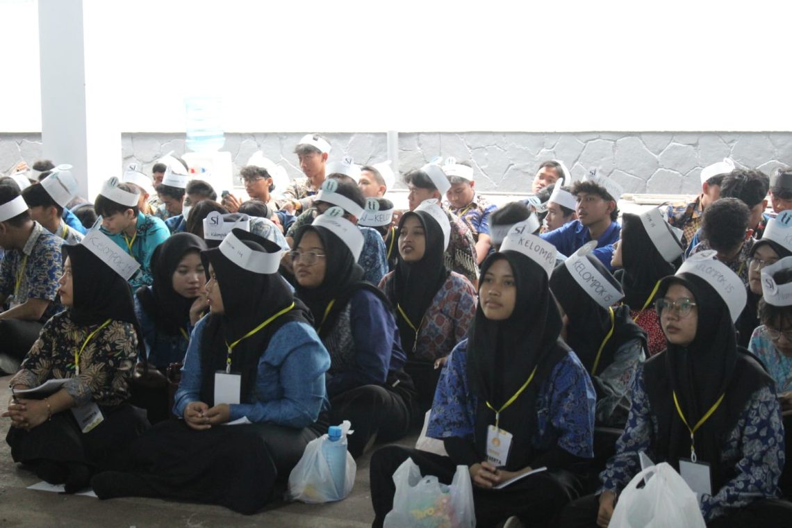 Beri Kuliah Umum di FKOM Uniku, Kadiskominfo Kuningan: Mari Bangun Talenta Digital