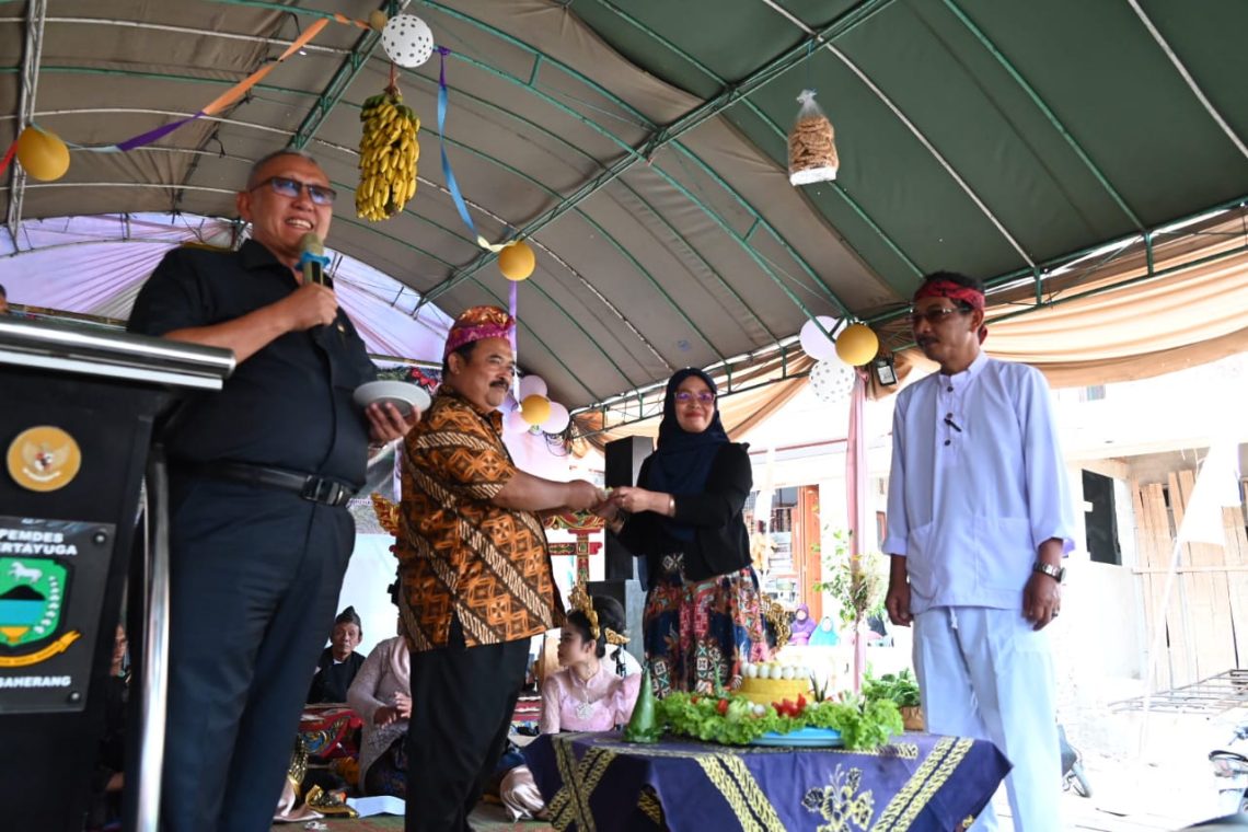 Bupati Kuningan Hadiri Babarit Milangkala Desa Kertayuga Ke-77