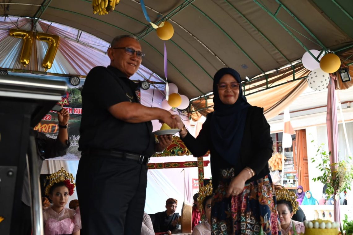 Bupati Kuningan Hadiri Babarit Milangkala Desa Kertayuga Ke-77