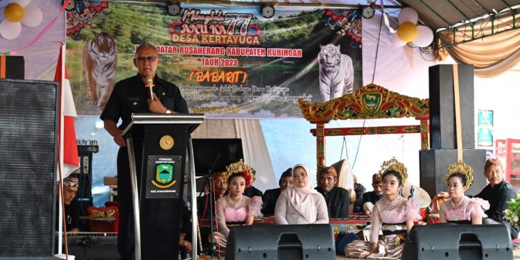 Bupati Kuningan Hadiri Babarit Milangkala Desa Kertayuga Ke-77