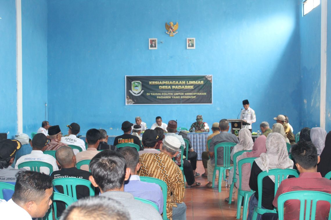 Jelang Pemilu Serentak 2024, Pemdes Padarek Fasilitasi Satlinmas Dengan Seragam Baru