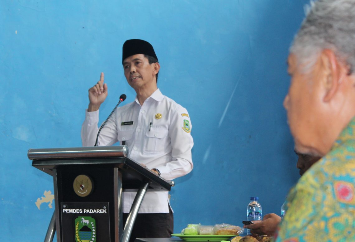 Jelang Pemilu Serentak 2024, Pemdes Padarek Fasilitasi Satlinmas Dengan Seragam Baru