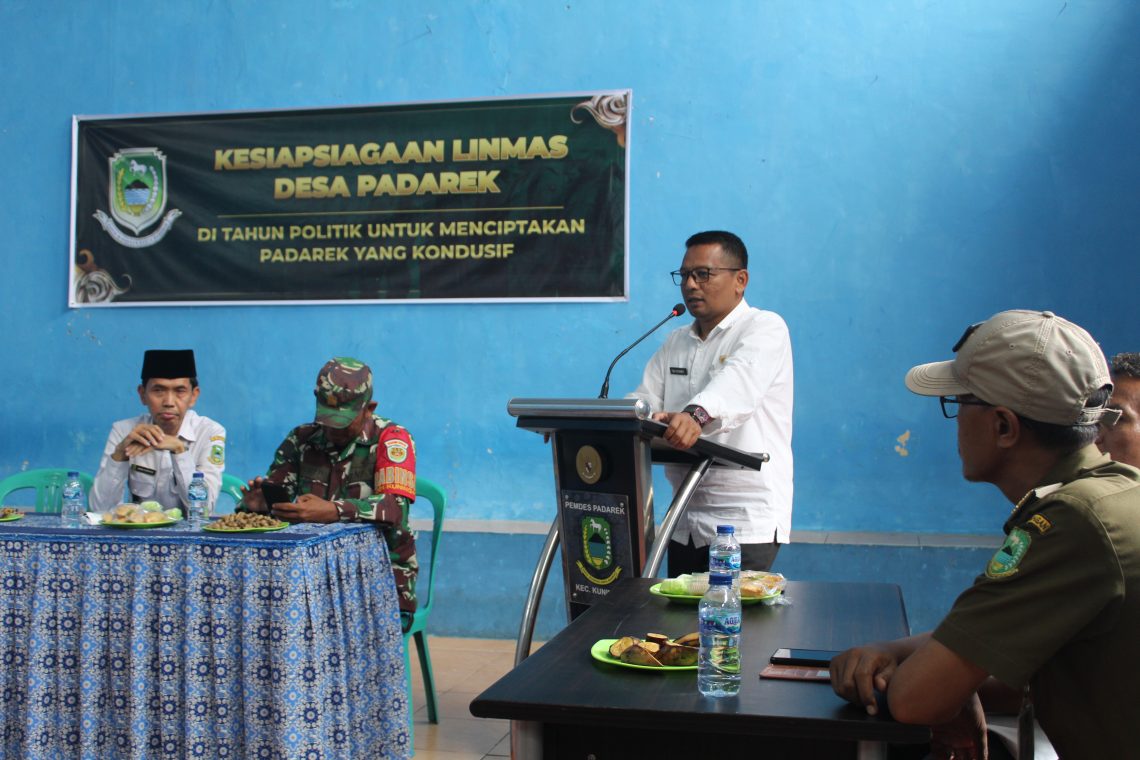 Jelang Pemilu Serentak 2024, Pemdes Padarek Fasilitasi Satlinmas Dengan Seragam Baru