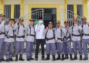 Jelang Pemilu Serentak 2024, Pemdes Padarek Fasilitasi Satlinmas Dengan Seragam Baru