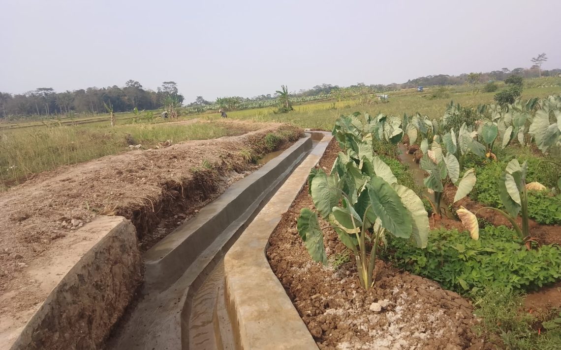 Dorong Program Ketahanan Pangan, Pemdes Widarasari Bangun Saluran Irigasi