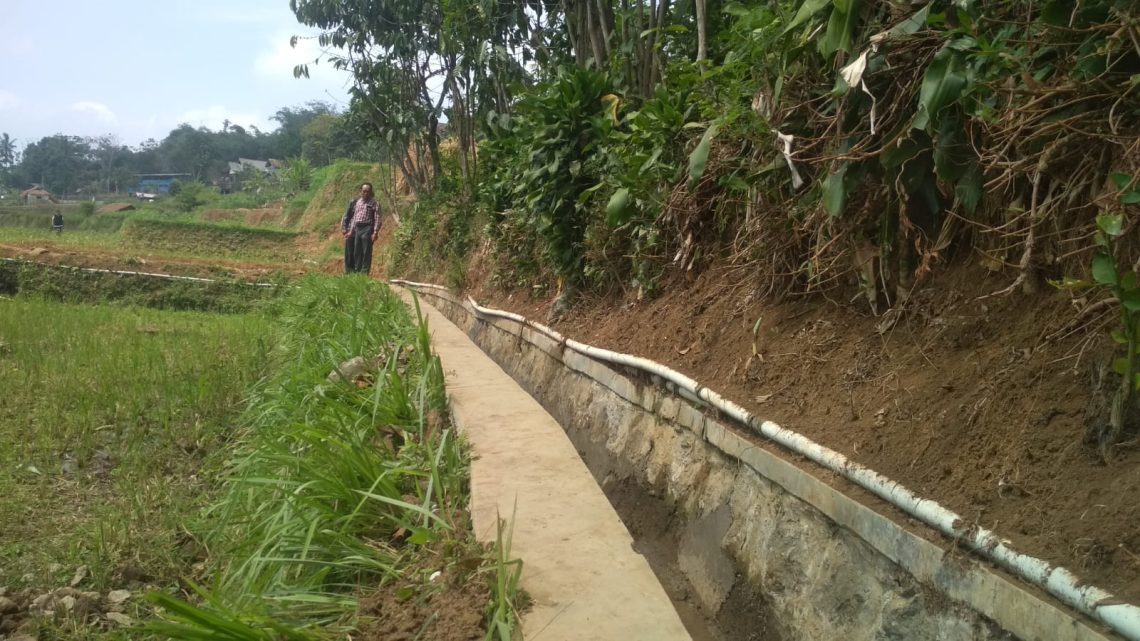 Permudah Akses Petani, Pemdes Karanganyar Bangun JUT dan Saluran Irigasi