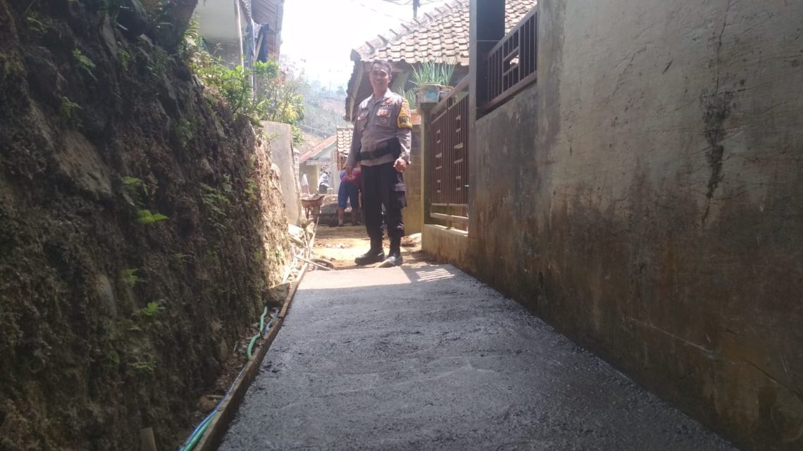 Benahi Infrastruktur, Pemdes Gunungsirah Bangun Jalan Lingkungan