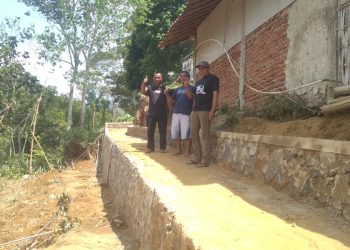 Benahi Infrastruktur, Pemdes Gunungsirah Bangun Jalan Lingkungan