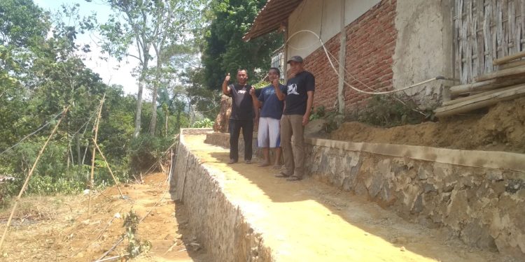 Benahi Infrastruktur, Pemdes Gunungsirah Bangun Jalan Lingkungan